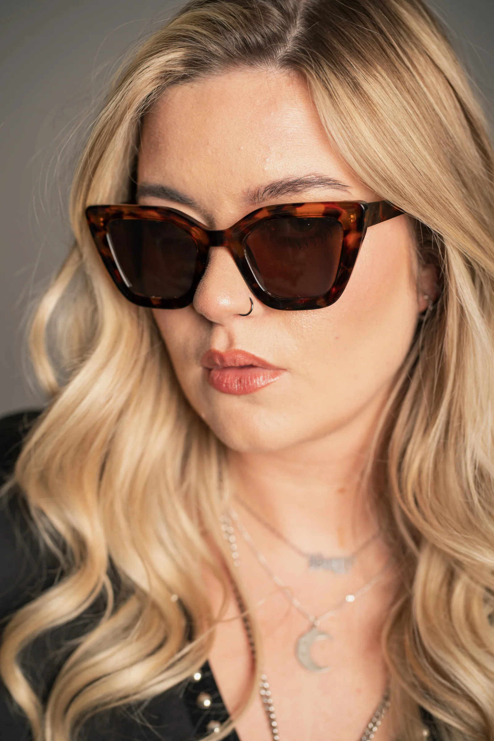 Cindy Tortoiseshell Cat Eye Sunglasses - Image 4