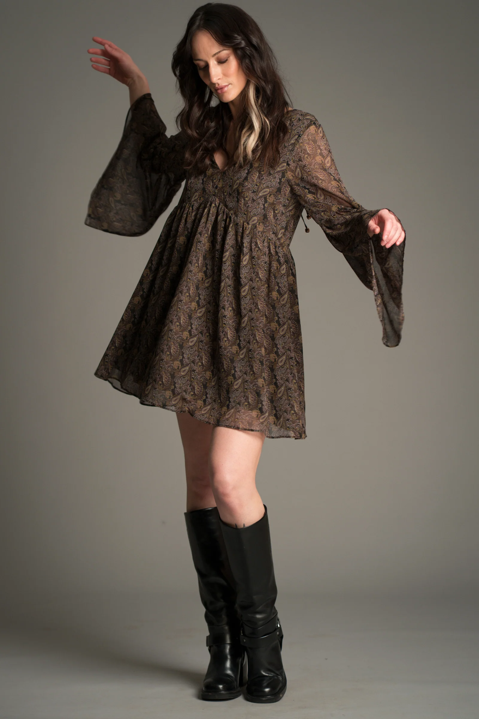Cinnamon Girl Paisley Chiffon Smock Dress - Image 6