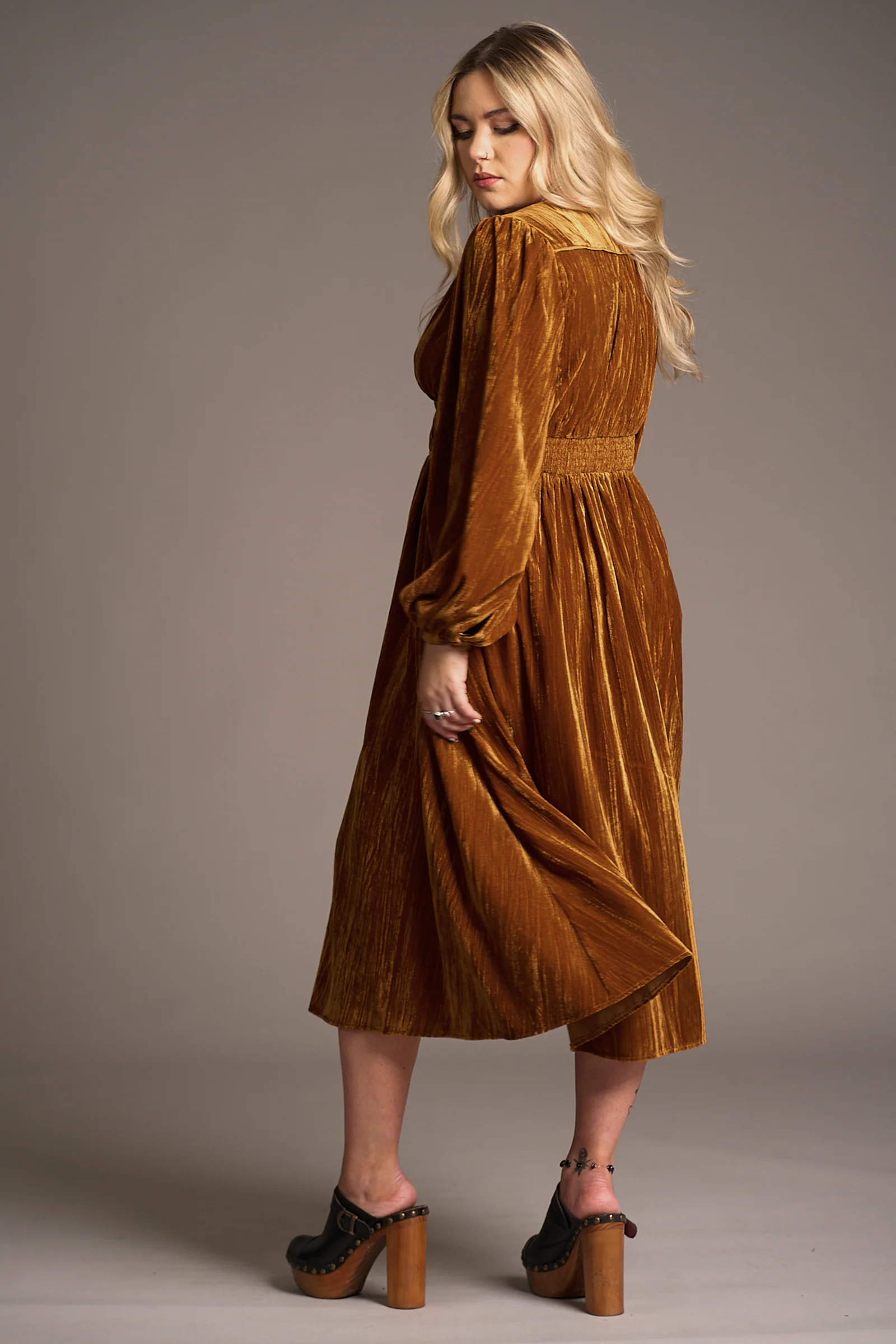Dazed Copper Velvet Midi Dress - Image 4