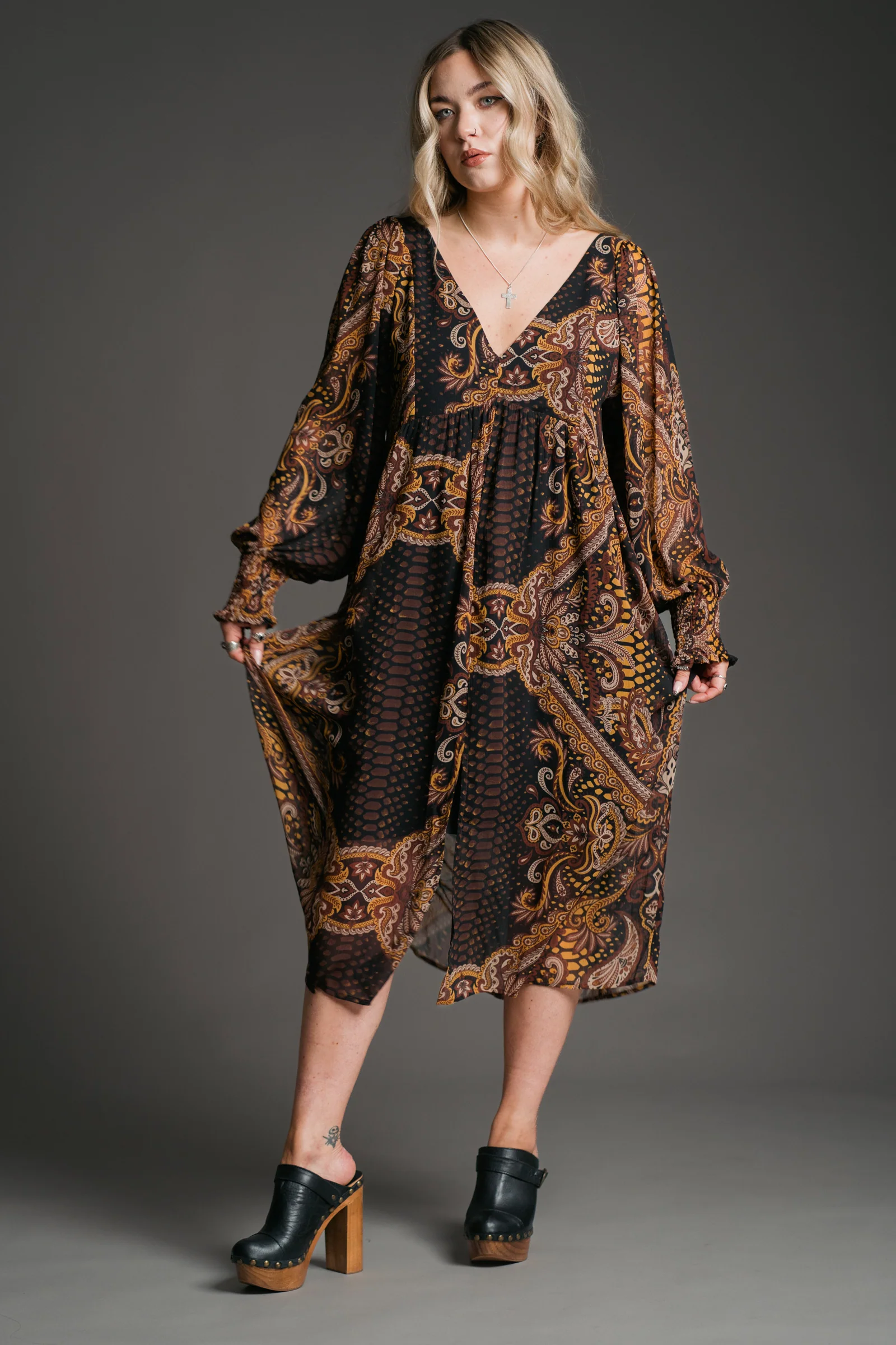Peacekeeper Paisley Midi Dress - Image 8