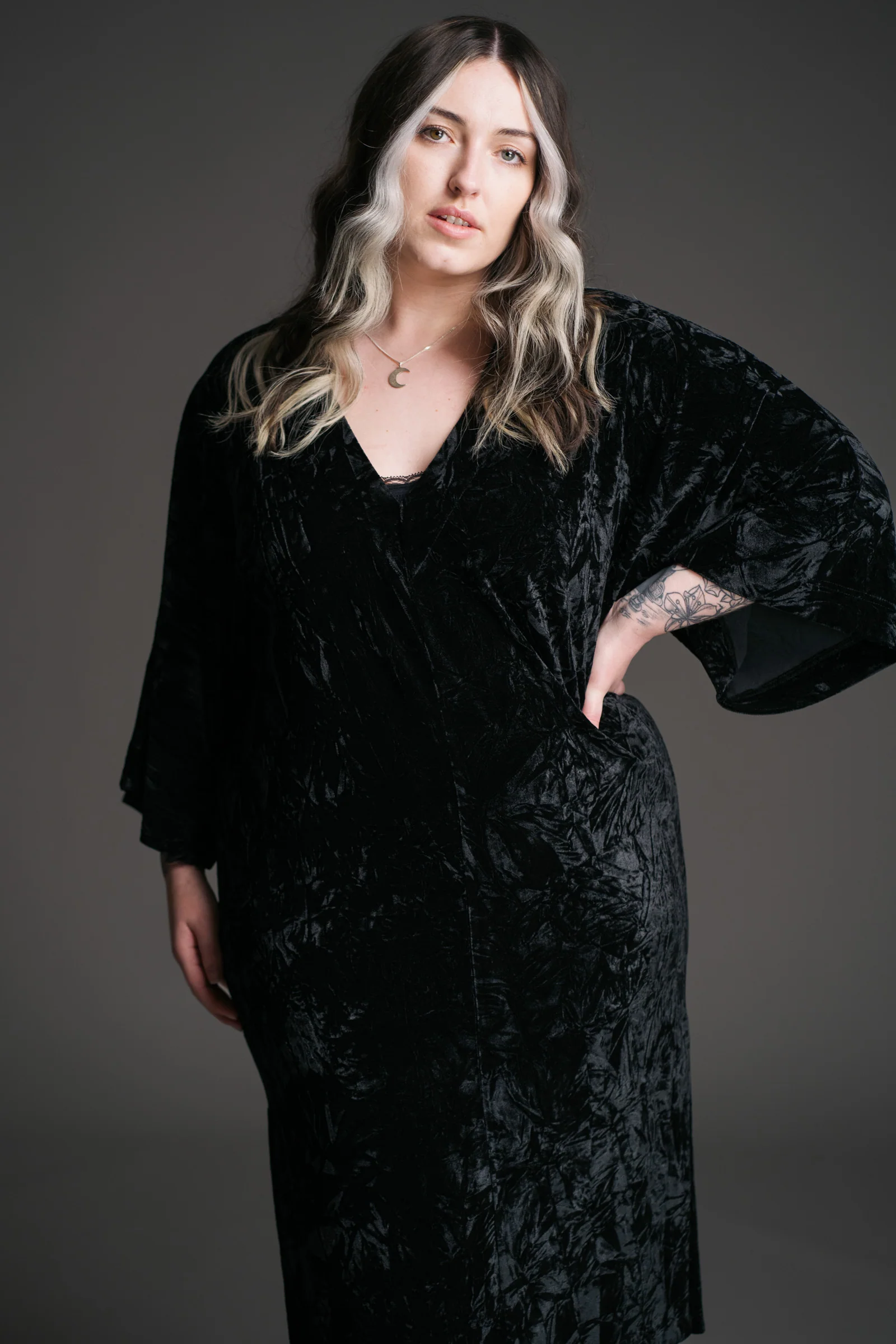 Rumours Velvet Midi Dress - Image 4