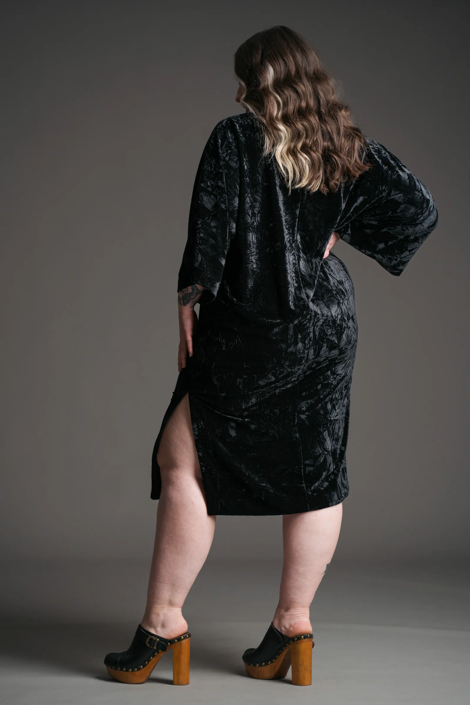 Rumours Velvet Midi Dress - Image 5