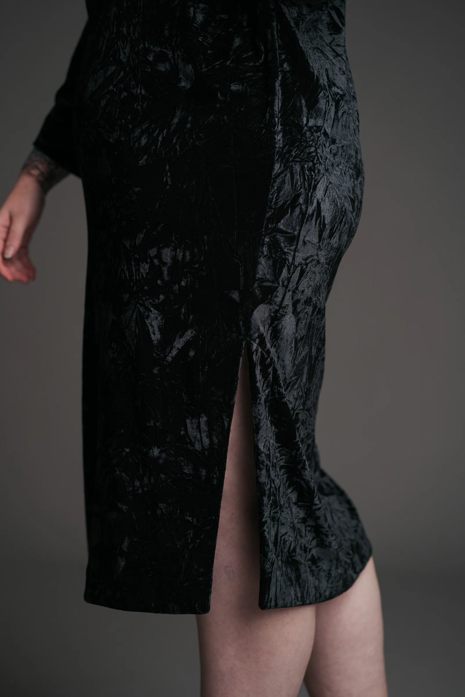 Rumours Velvet Midi Dress - Image 6