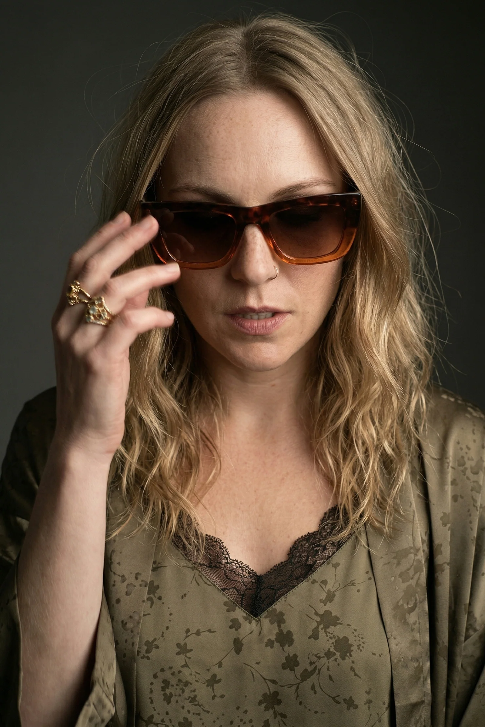 Wren Two Tone Tortoiseshell Sunglasses - Image 5